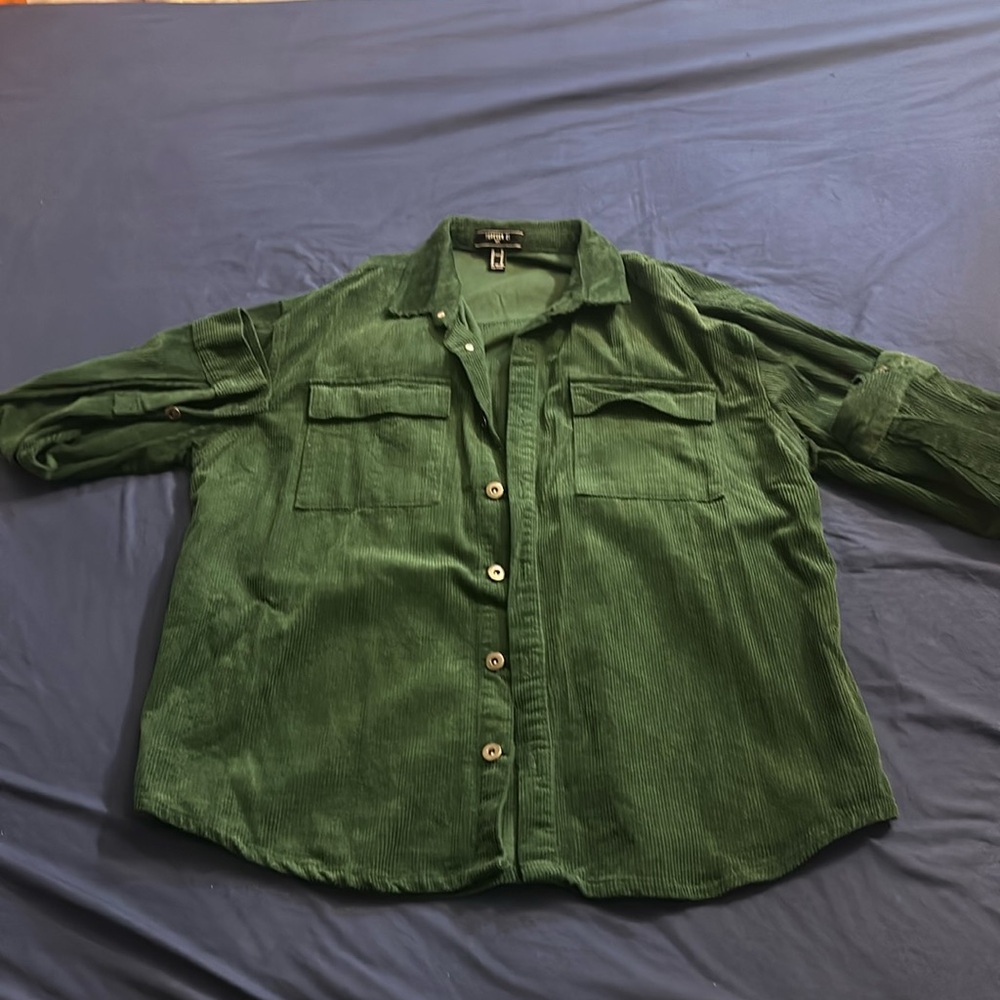 Forever 21 men’s pine green corduroy button up shirt/jacket size xl.